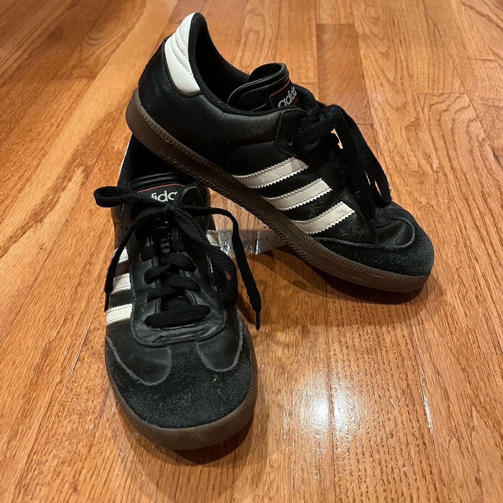 Adidas classic soccer sneaker